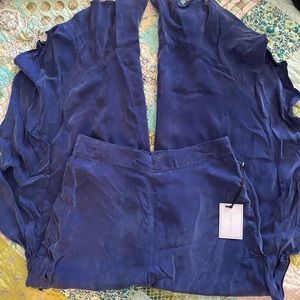 These flowy pants are SO amazing!! Size 6 NWT